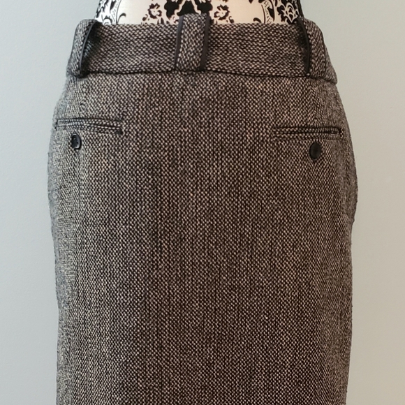 Ladies BRITISH KHAKI tweed midi-skirt, with detail - Picture 3 of 5